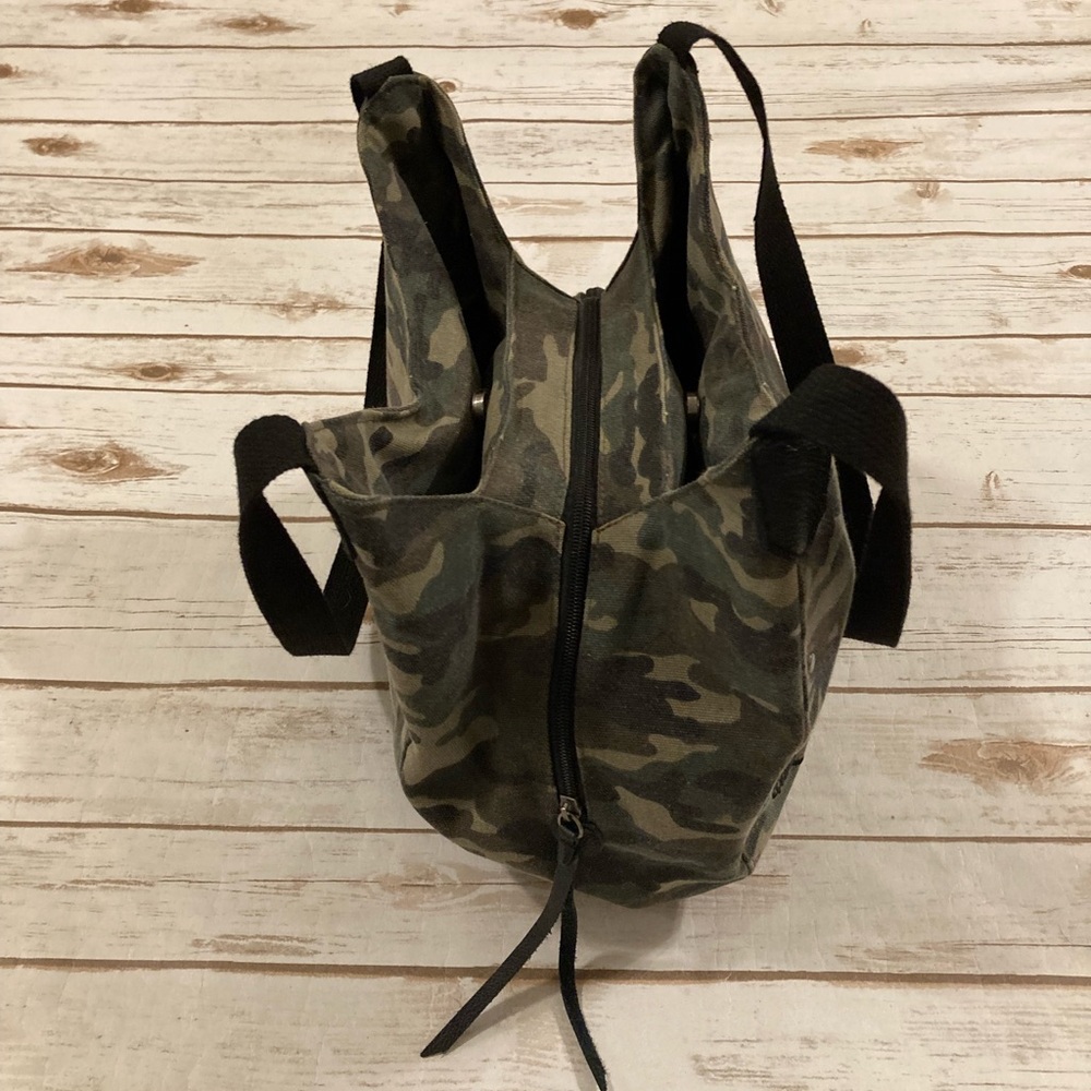 Harley-Davidson Camouflage Bucket Shoulder Bag With Studs - Picture 4 of 14